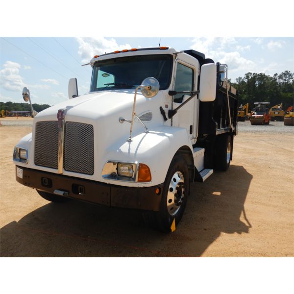 2005 KENWORTH T300 Dump Truck
