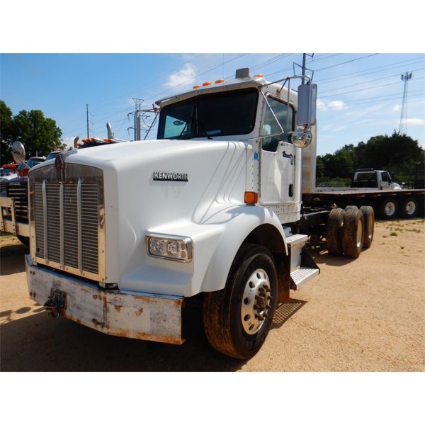 2003 KENWORTH T800 Day Cab Truck