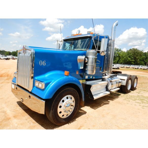 2020 KENWORTH W900 Day Cab Truck