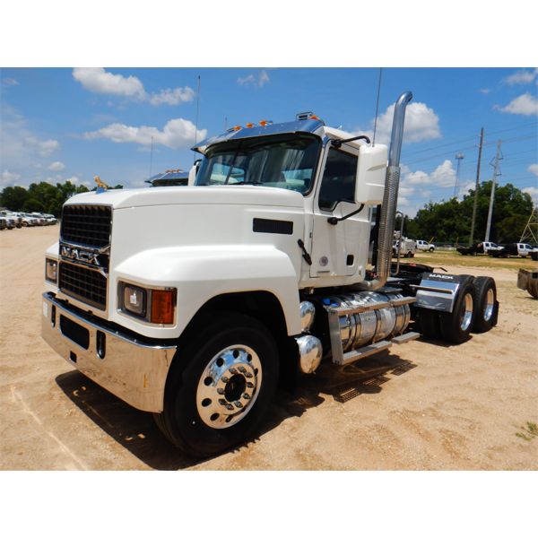 2022 MACK PI64T Day Cab Truck