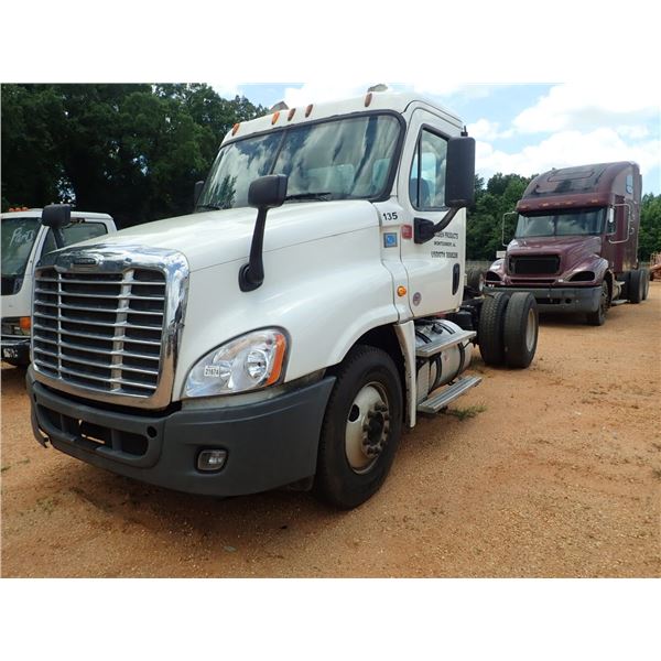 2013 FREIGHTLINER  Day Cab Truck