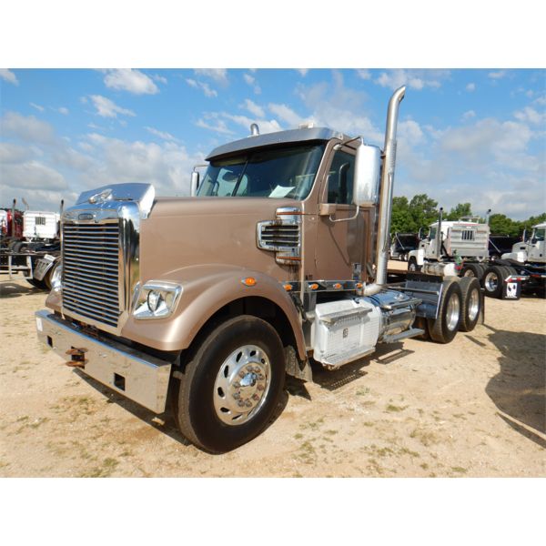 2015 FREIGHTLINER 122SD Day Cab Truck