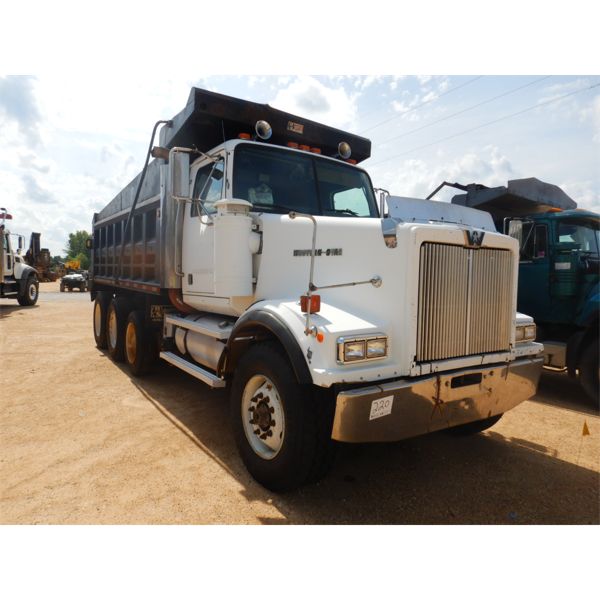 2001 WESTERN STAR  Dump Truck