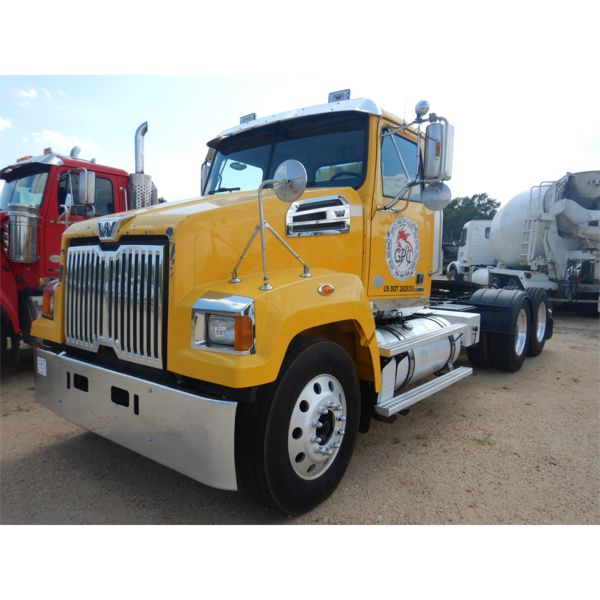 2014 WESTERN STAR 4700SF Day Cab Truck
