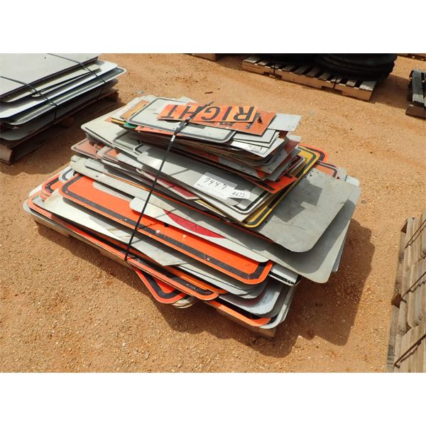 (1) PALLET ROAD SIGNS (B9)