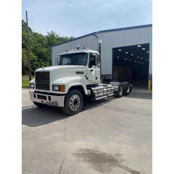 2014 MACK CHU613 Day Cab Truck