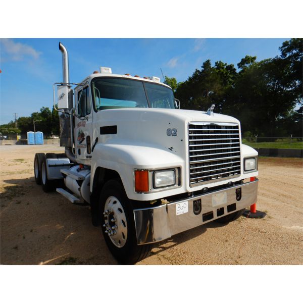 2001 MACK CH613 Day Cab Truck