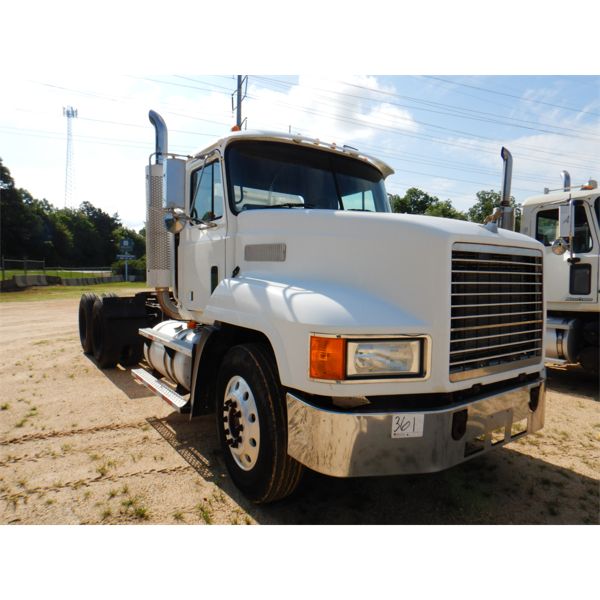 2000 MACK CH613 Day Cab Truck