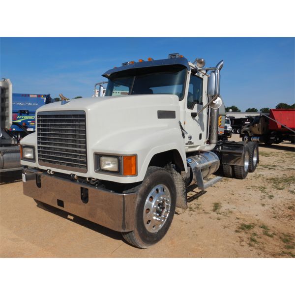 2014 MACK CHU613 Day Cab Truck