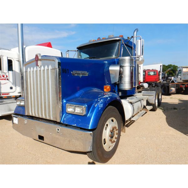 2007 KENWORTH W900 Day Cab Truck