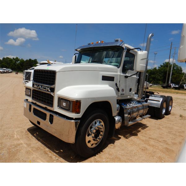 2022 MACK PI64T Day Cab Truck