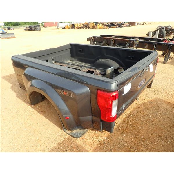 FORD SUPER DUTY TRUCK BED W/BUMPER AND TRAILER HITCH (A1)