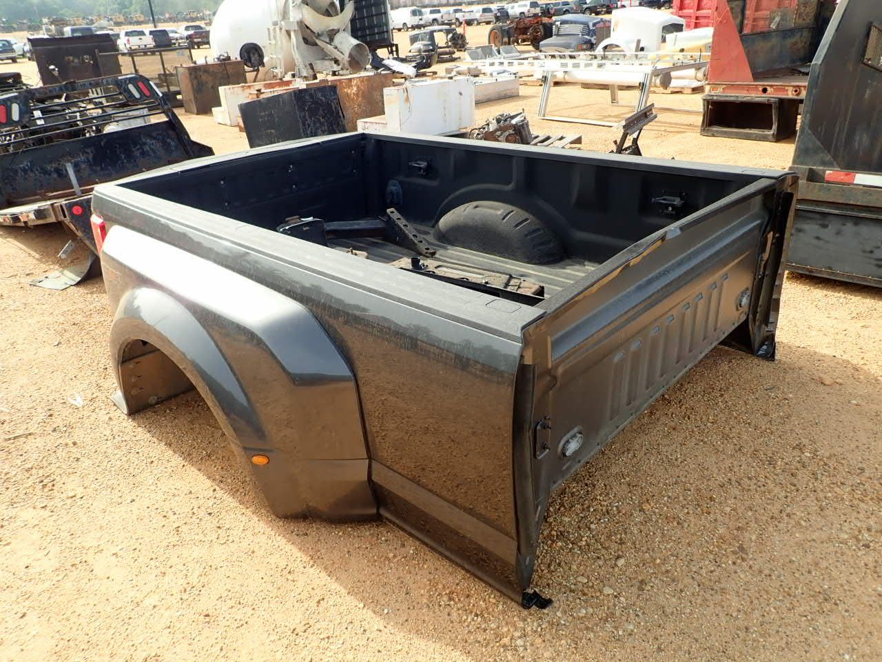 FORD SUPER DUTY TRUCK BED W/BUMPER AND TRAILER HITCH (A1)