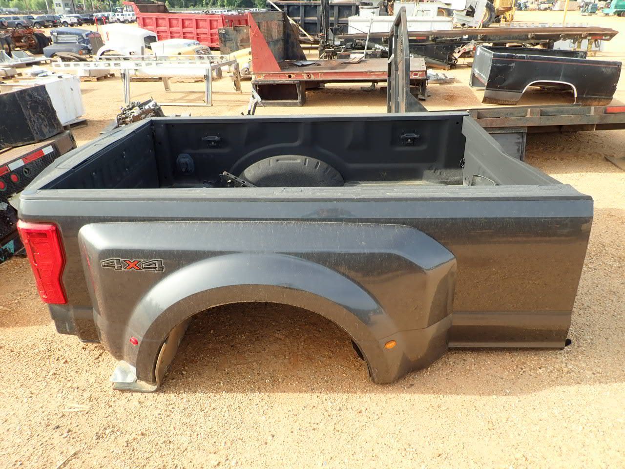 FORD SUPER DUTY TRUCK BED W/BUMPER AND TRAILER HITCH (A1)