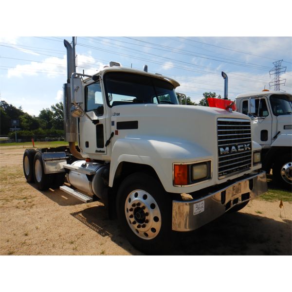2004 MACK CH613 Day Cab Truck