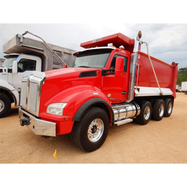 2017 KENWORTH T880 Dump Truck