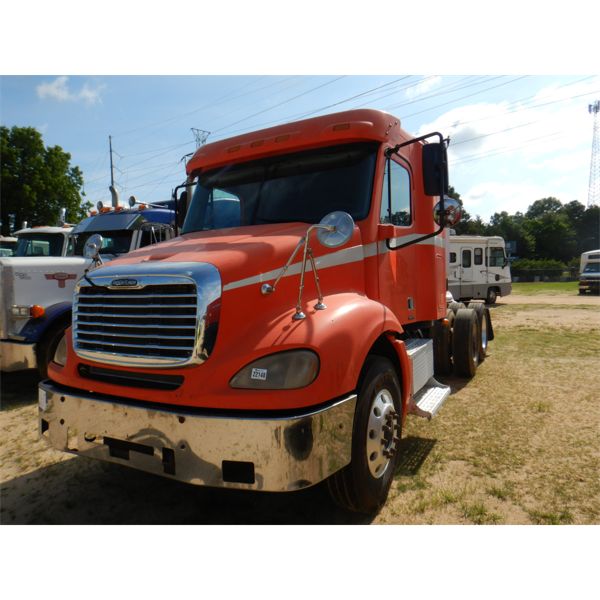 2007 FREIGHTLINER COLUMBIA Sleeper Truck