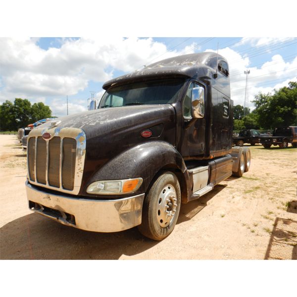 2009 PETERBILT 387 Sleeper Truck