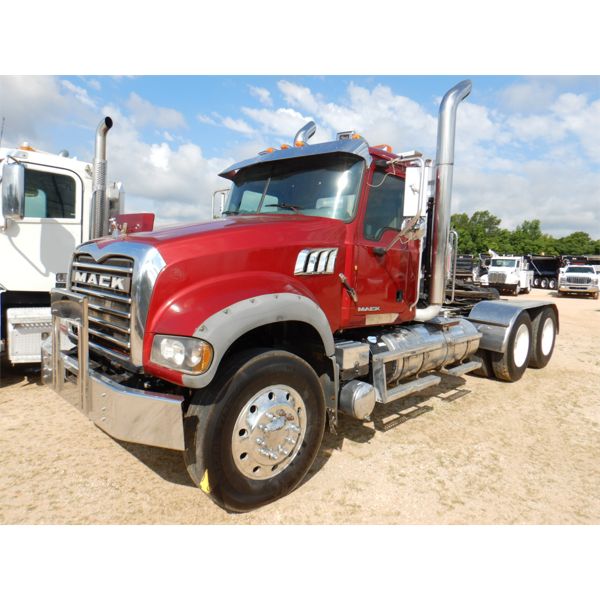 2015 MACK GU713 Day Cab Truck