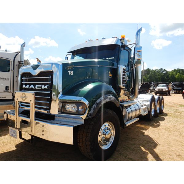 2010 MACK TD713 Day Cab Truck