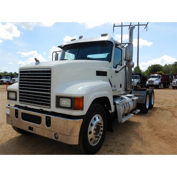 2017 MACK CHU613 Day Cab Truck