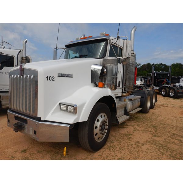 2017 KENWORTH T800 Day Cab Truck