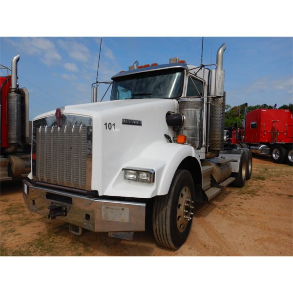 2017 KENWORTH T800 Day Cab Truck