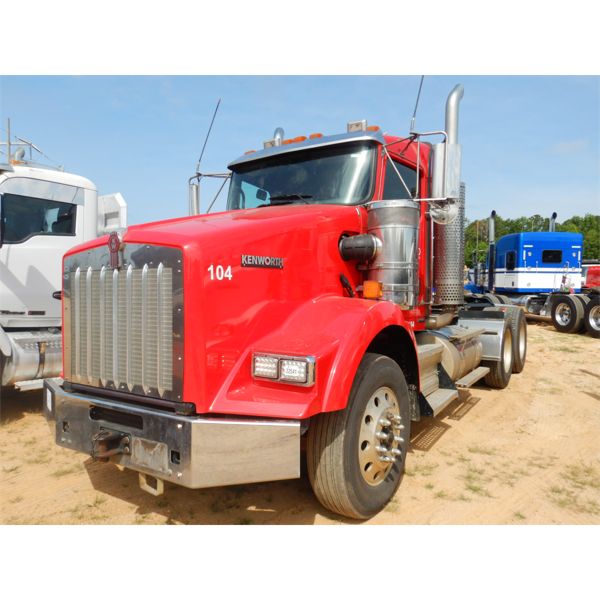 2017 KENWORTH T800 Day Cab Truck