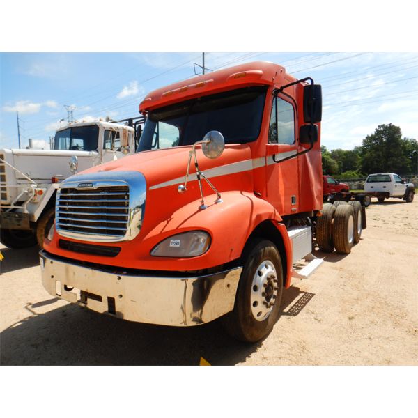 2007 FREIGHTLINER COLUMBIA Day Cab Truck