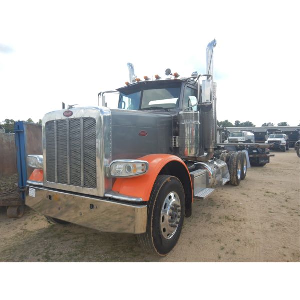 2012 PETERBILT 388 Day Cab Truck