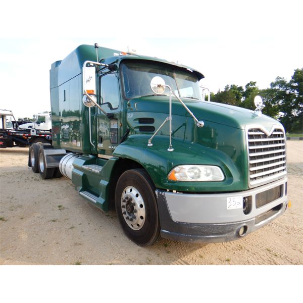 2012 MACK CXU613 Sleeper Truck