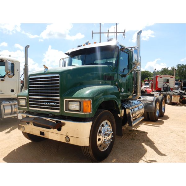 2015 MACK CHU613 Day Cab Truck