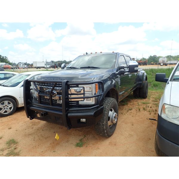 2019 FORD F350 LARIAT FX4 Pickup Truck