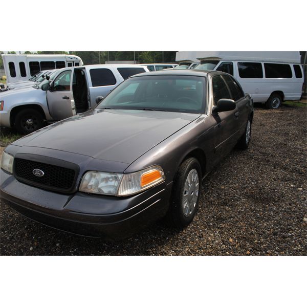2011 FORD CROWN VICTORIA Automobile