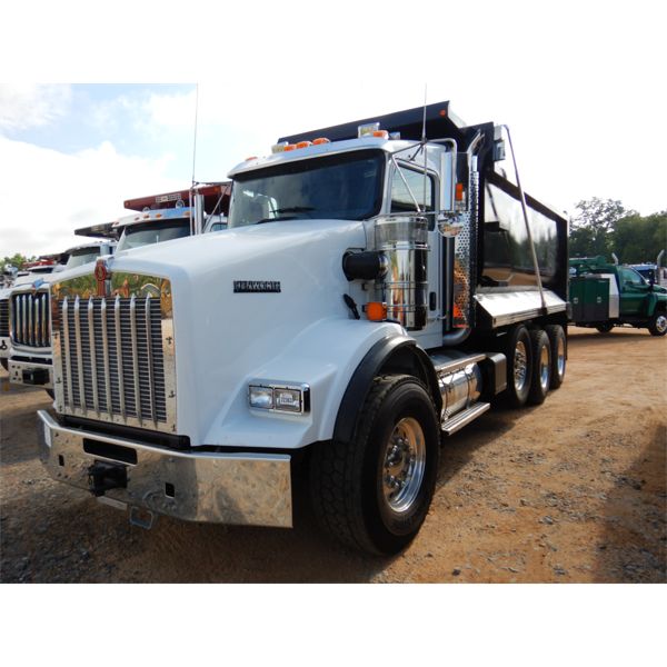 2022 KENWORTH T800 Dump Truck