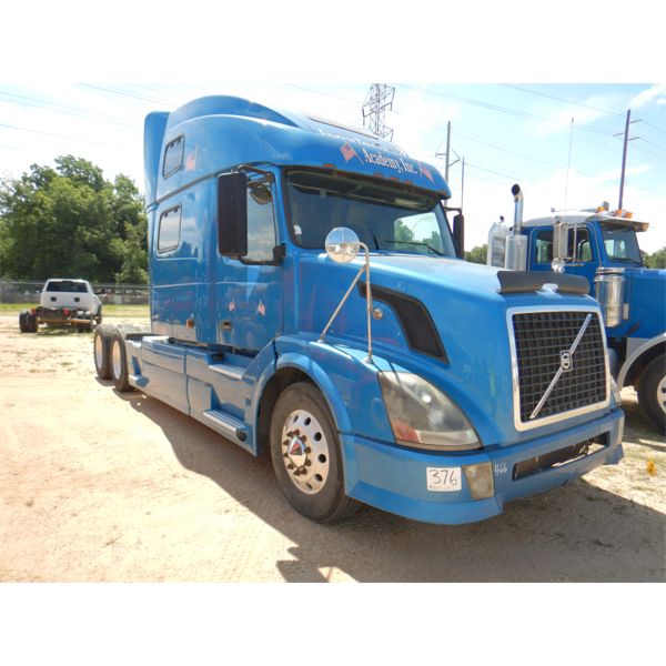 2007 VOLVO  Sleeper Truck