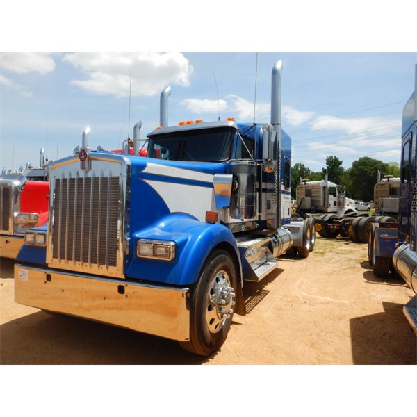 2020 KENWORTH W900L Sleeper Truck
