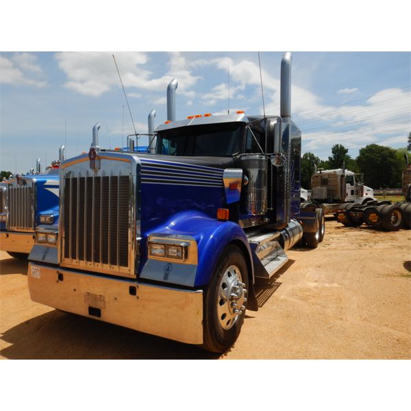 2020 KENWORTH W900L Sleeper Truck