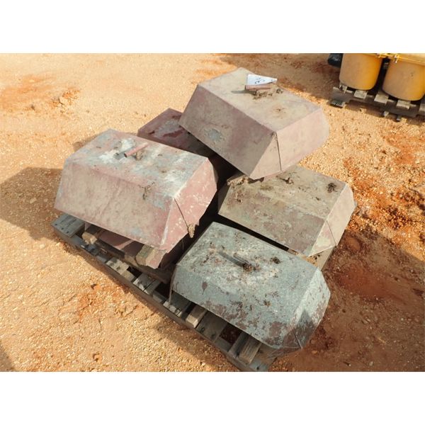 (1) PALLET BIRD FEEDER (B9)