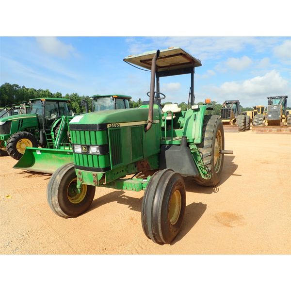 JOHN DEERE 7405 Farm Tractor