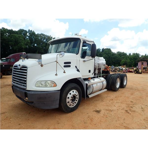 2007 MACK CXP613 Day Cab Truck