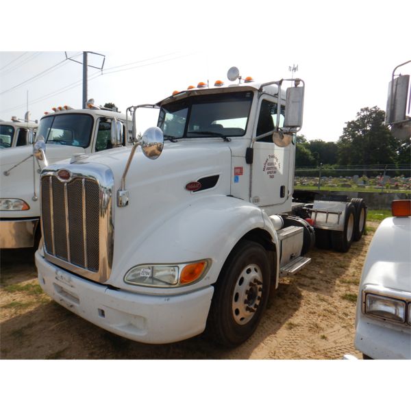 2012 PETERBILT 384 Day Cab Truck