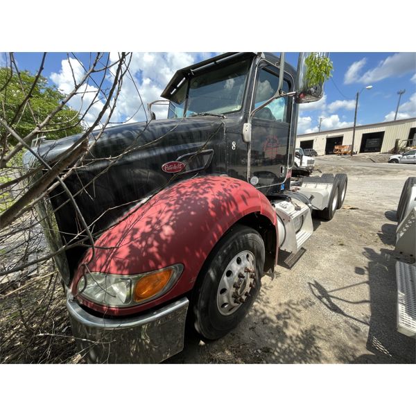 2012 PETERBILT 384 Day Cab Truck