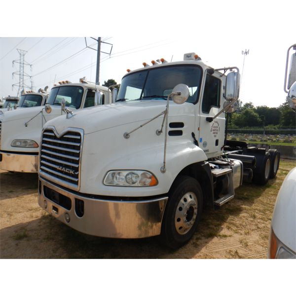 2015 MACK CXU613 Day Cab Truck
