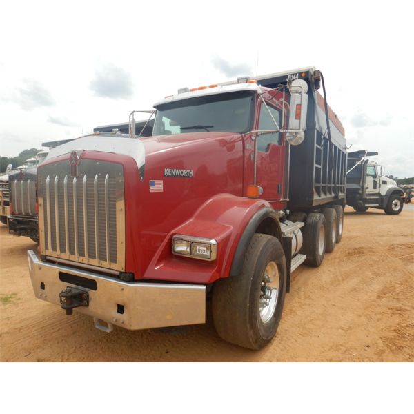 2011 KENWORTH T800 Dump Truck