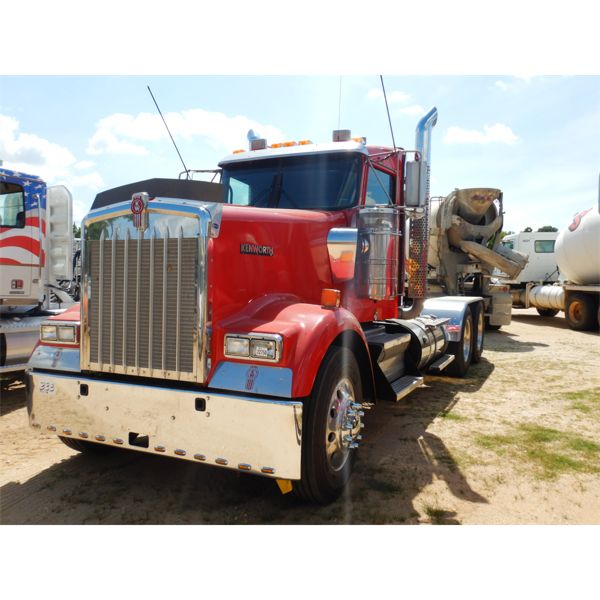 2013 KENWORTH W900 Day Cab Truck