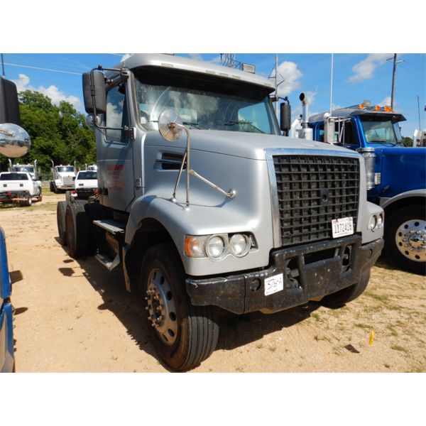 2008 VOLVO  Day Cab Truck
