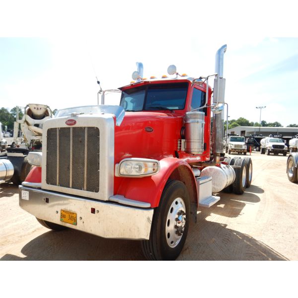 2015 PETERBILT 367 Day Cab Truck