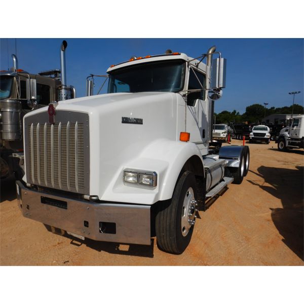 2006 KENWORTH T800 Day Cab Truck