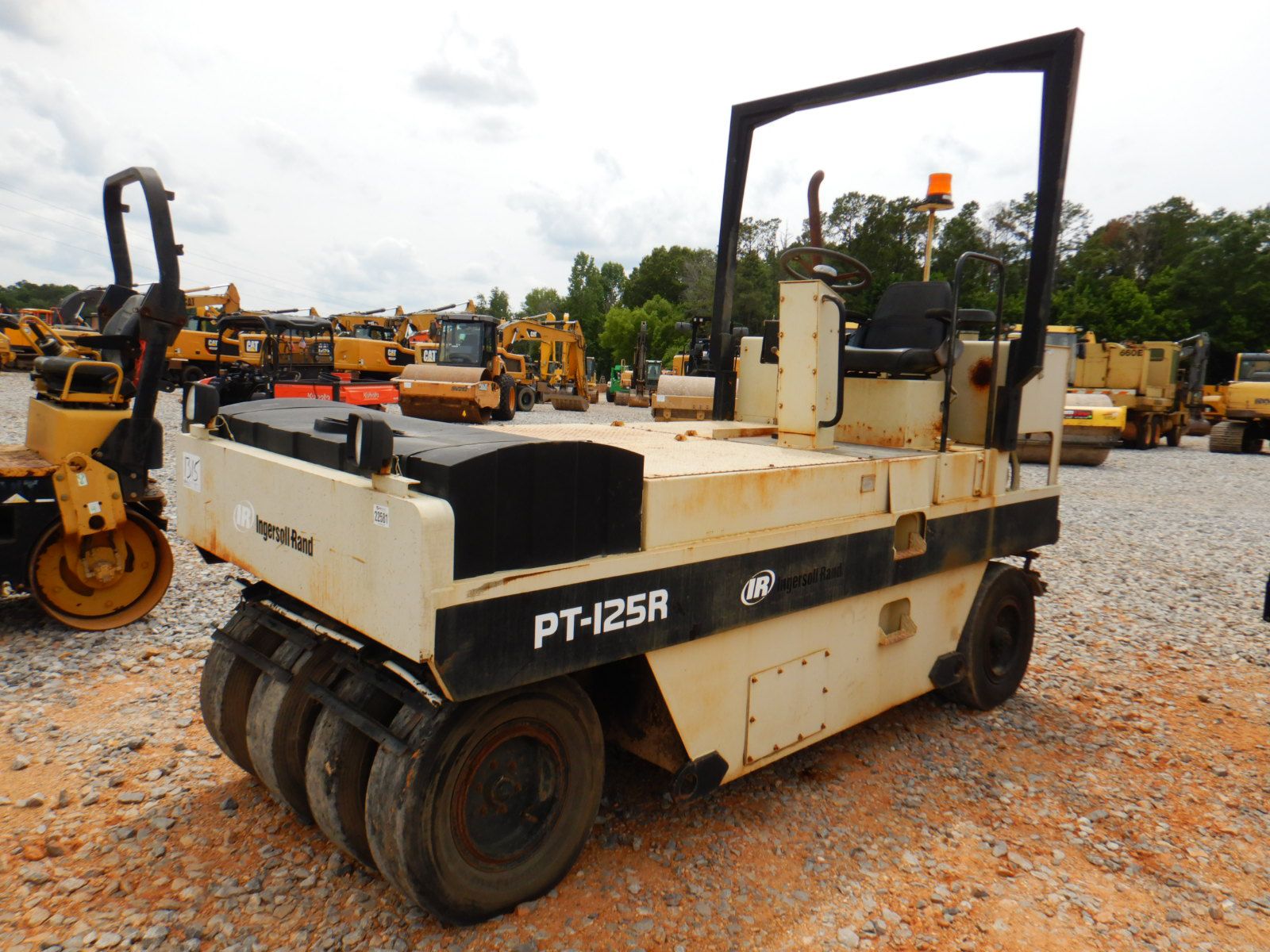 I R Roller INGERSOLL RAND PT-125R PNEUMATIC Roller - J.M. Wood Auction Company, Inc.